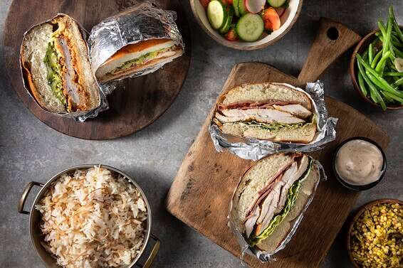 לבחירתכם - עוף בגריל או כריכים // צילום: דניאל לילה